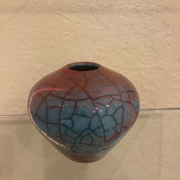 Beautiful 1980s red and Blue Spider Web Vase signed at - Picture 4 of 10